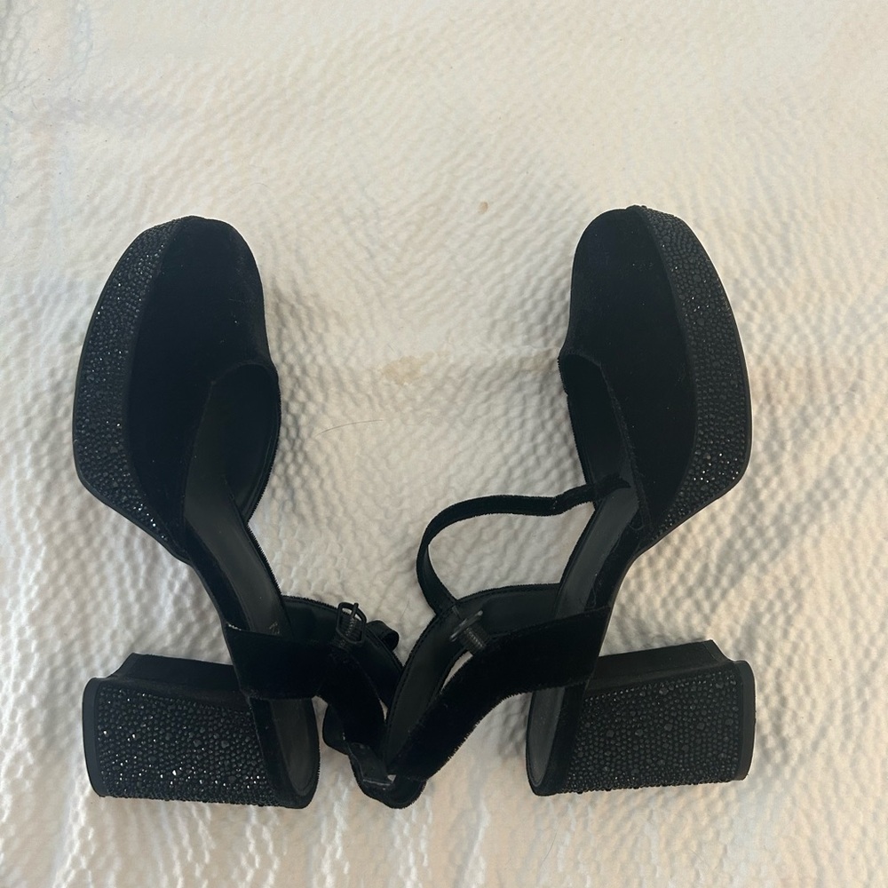 Shoes - Picture 5 of 5